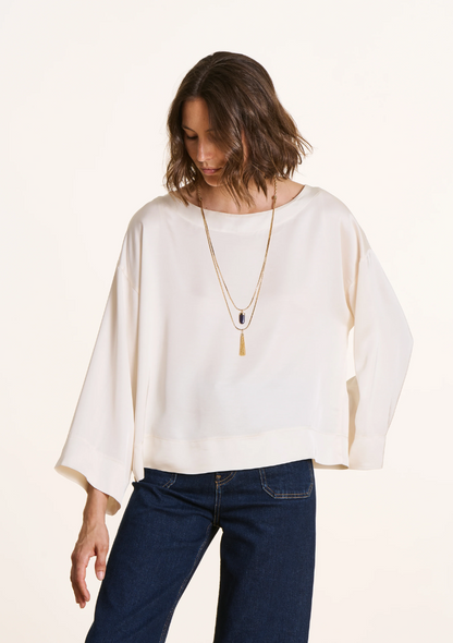 Blouse blanc cassé , ample en satin manches longues