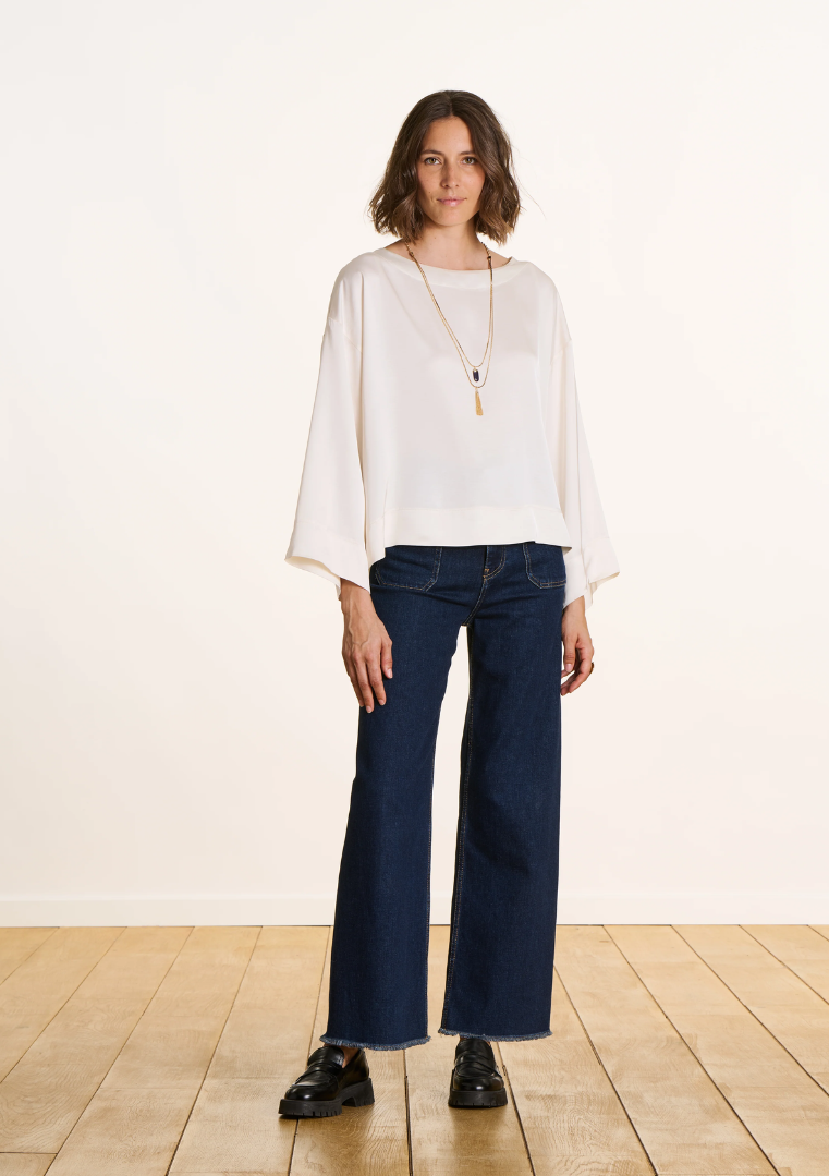 Blouse blanc cassé , ample en satin manches longues