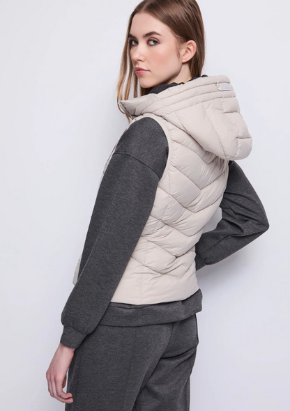 Gilet matelassé en nylon avec capuche pour femme