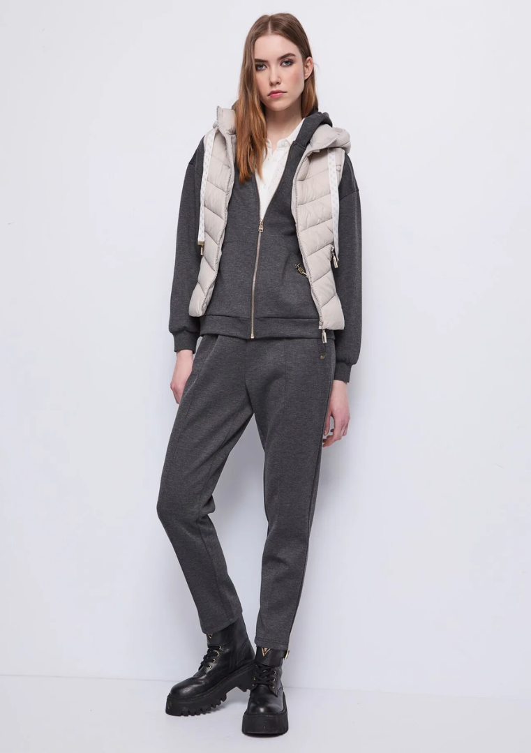 Gilet matelassé en nylon avec capuche pour femme