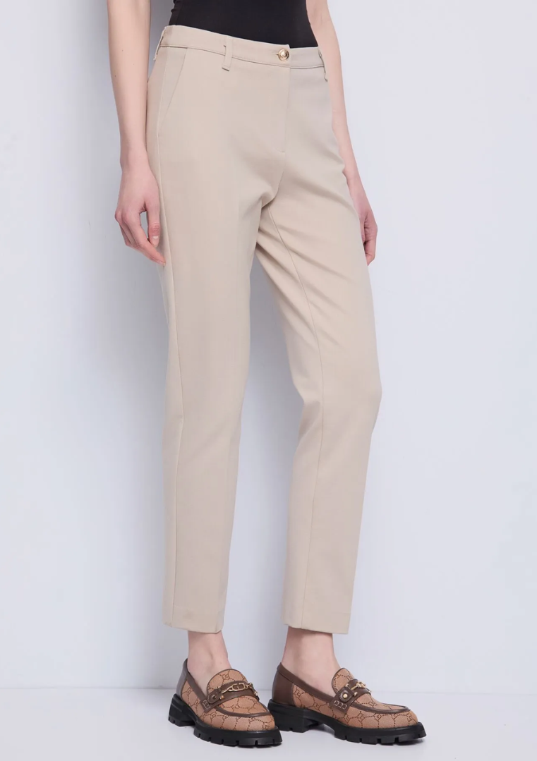 Pantalon femme avec pli repassé