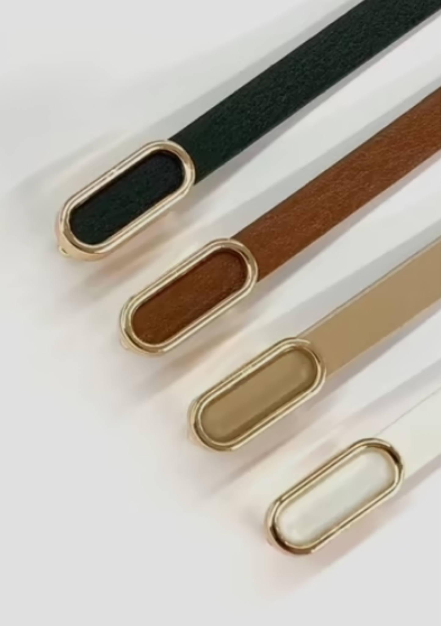 Ceinture élégante avec boucle ovale couleur or